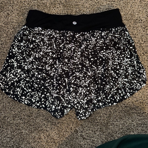 lululemon find your pace shorts - Picture 6 of 7